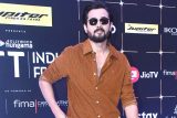 Bhuvan Bam is all smiles as he arrives for Bollywood Hungama’s OTT India Fest