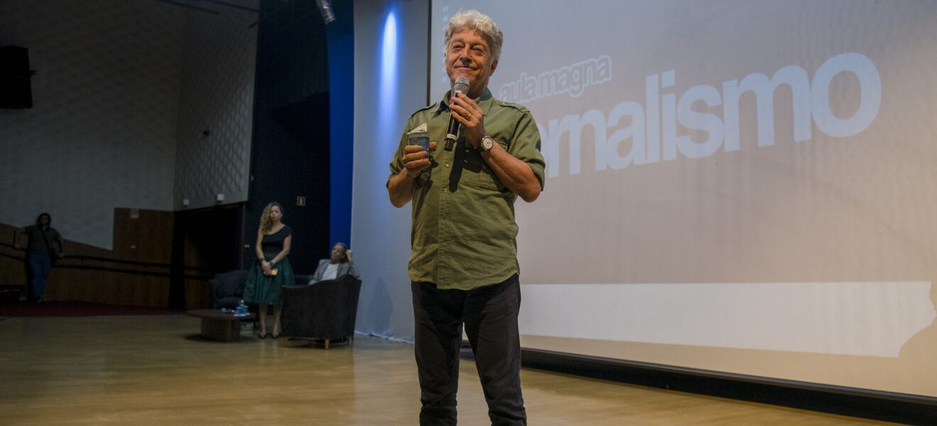 Imagem em destaque para Caco Barcellos participa de Aula Magna de Jornalismo na Faculdade Cásper Líbero