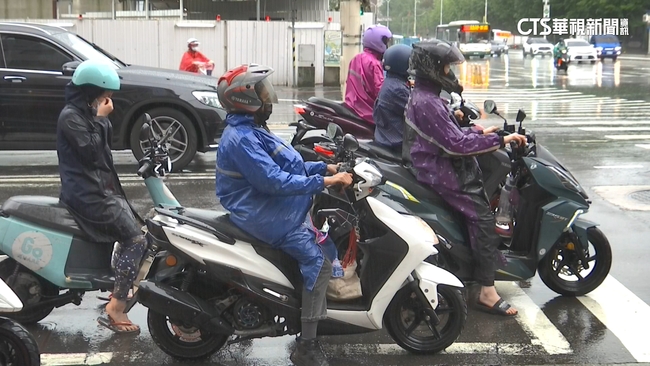 今鋒面影響！全台慎防大雨 南部高溫飆36度 | 華視新聞