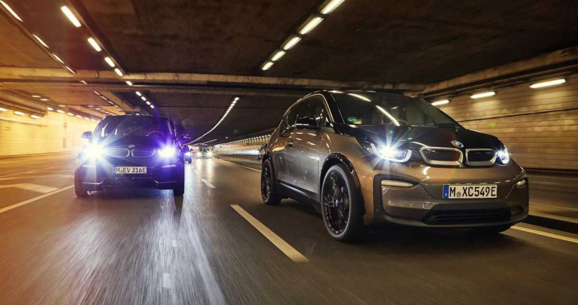 BMW i3是國內首款市售的進口電動車（圖右），不過原廠目前已經停止生產（圖／BMW提供）。