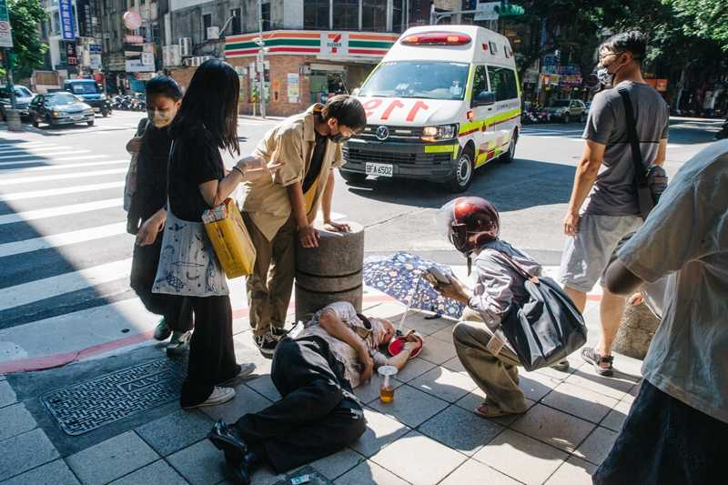 中暑時體溫調節中樞功能異常，若沒有及時降溫，死亡率甚至會超過3成。（示意圖／報系資料照）