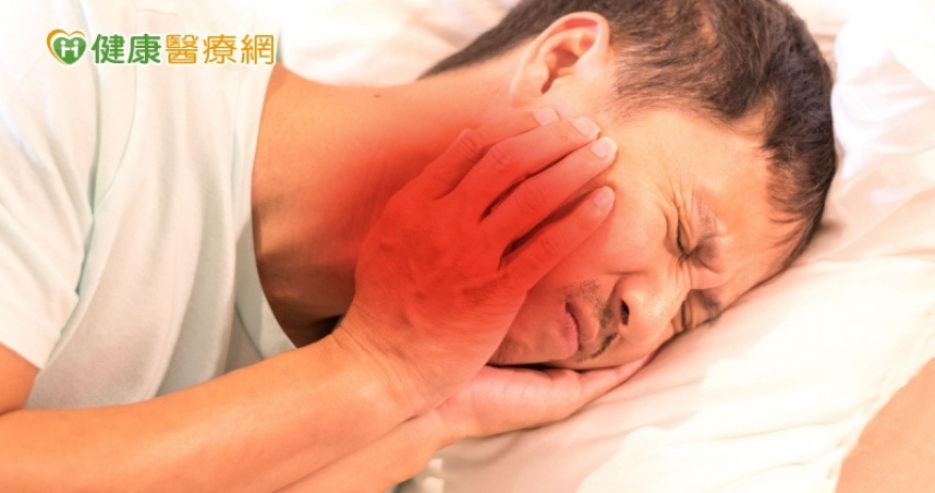 老翁全口牙齦腫脹疑腫瘤　竟是「牙周病」惹禍