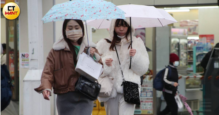 今、明（31日、2月1日）兩天台灣東半部地區、恆春半島及馬祖有零星短暫雨。（示意圖／黃鵬杰攝）