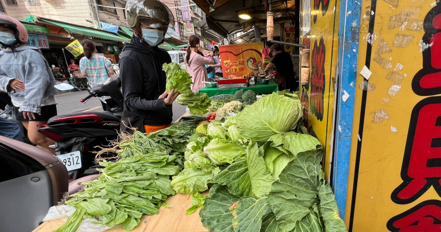 婆婆喜歡種菜，卻都把不新鮮的菜給媳婦兒子，讓他們感到很困擾。（示意圖／劉耿豪攝）