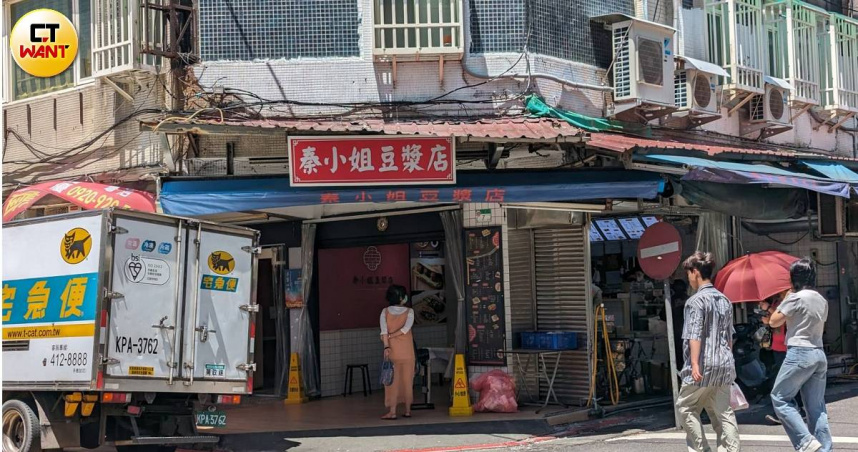 北市松山區名店「秦小姐豆漿店」被爆違反勞基法、任意資遣員工，且未幫員工保勞健保。（圖／林冠吟攝）