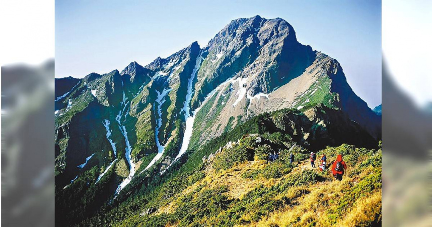 0403花蓮大地震後玉山主峰高度備受關注，5月8日最新測得玉山高度較去年11月減5.2公分，也比去年5月矮1.7公分。（圖／玉山國家公園提供／楊靜茹南投傳真）