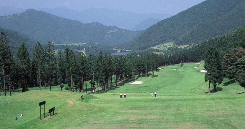 度假村設有高爾夫球場，讓旅客在夏季時盡情揮桿。（圖片／飯店提供）