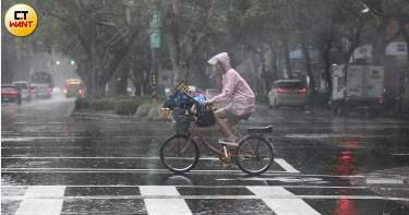 山陀兒颱風逼近台灣，即將進入風雨最強時段。（圖／劉耿豪攝）