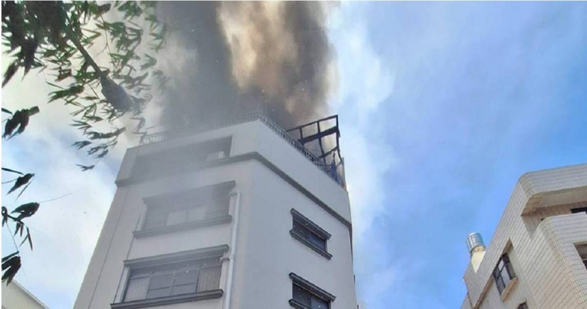 台南市南區聖南街一棟民宅發生大火，40名警消已趕抵現場灌救。（圖／報系資料照）