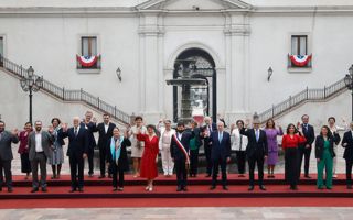 Dos ministros no asistieron: Presidente encabeza foto oficial de Fiestas Patrias con su gabinete en La Moneda