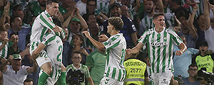 Con tremenda actuación de un bicampeón de América, el Betis de Pellegrini se prende en la Liga con segunda victoria consecutiva