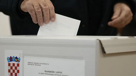 Aperte le urne in Croazia per il primo turno delle elezioni presidenziali