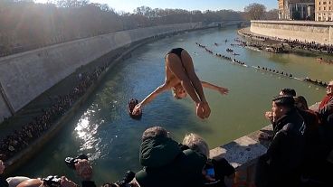 Three men dive off Rome’s 18m high Cavour bridge in New Year’s day tradition