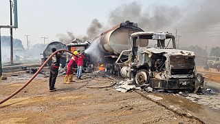 Nigéria : le bilan de l'explosion d'un camion-citerne passe à 98 morts