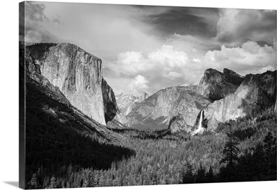 Yosemite Valley from Tunnel View, California