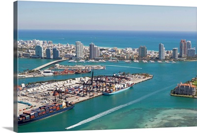 USA, Florida, Miami, Cityscape with coastline