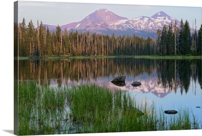 Pacific Northwest, Oregon Cascades, Scott lake with three sisters mountains