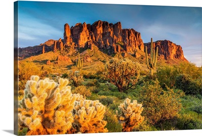 Superstition Mountains, Phoenix, Arizona, Usa