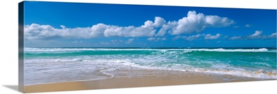 Waves crashing on the beach, Sunset Beach, Oahu, Hawaii