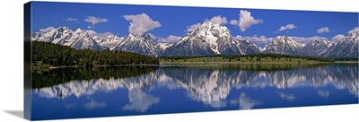 Wyoming, Grand Teton National Park, Mt Moran, Reflection of mountain in water