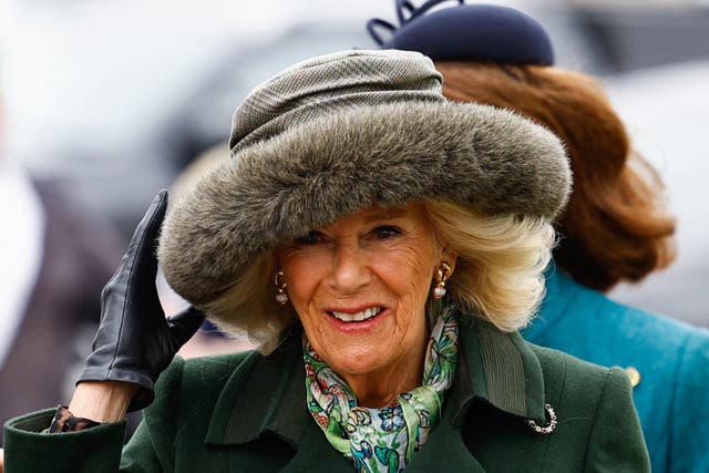 <p>Camilla hat</p>