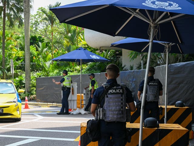 <p>Singapore police</p>