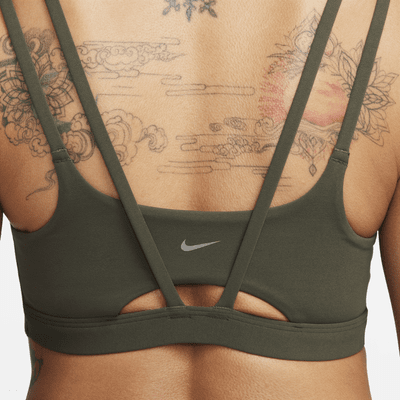 Nike Zenvy Strappy enyhe tartást adó, párnázott női sportmelltartó