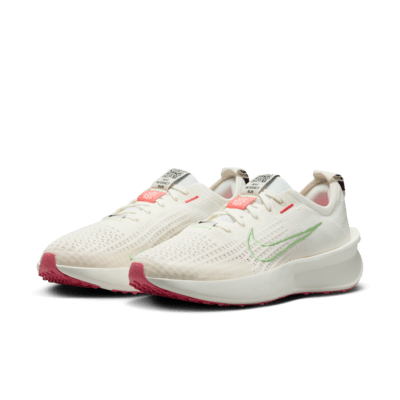 Nike Interact Run 女款路跑鞋