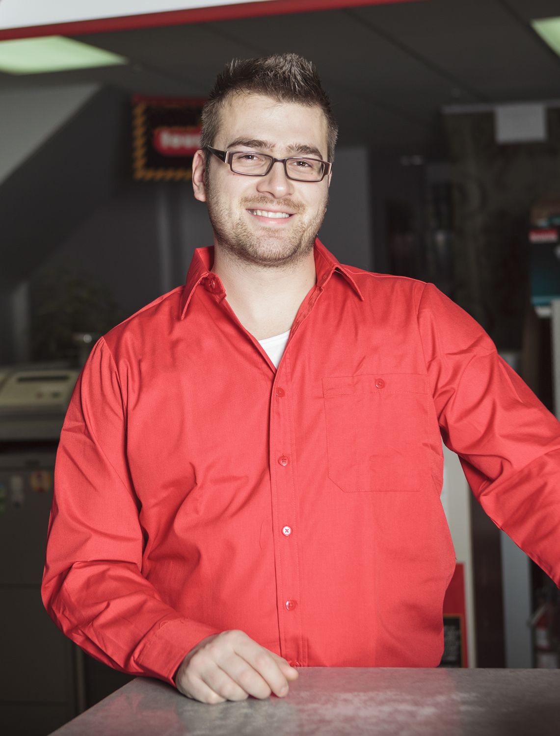 A employee of a hardware store at work.