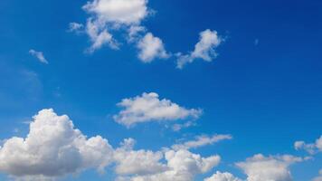 Timelapse of Blue sky and white clouds. Building motions clouds. Cumulus cloud cloudscape timelapse. Summer blue sky time lapse. Nature weather blue sky. Cloudscape time-lapse and nature concept. video