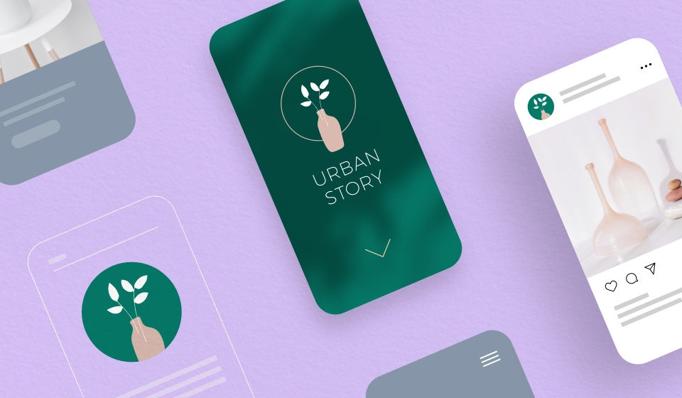 Smartphone che mostra il logo verde intenso del brand Urban Story con vaso rosa di fiori bianchi. Intorno al cellulare, i tag .SVG, .PDF ed .EPS.