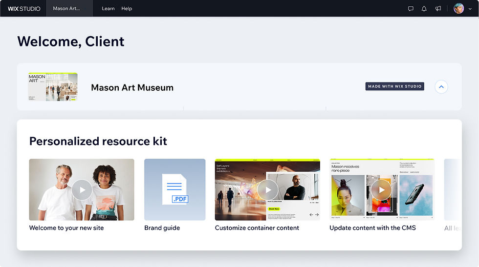 Wix Studio のクライアントワークスペース。ビデオチュートリアルと PDF の引き継ぎドキュメントを含むパーソナライズされたリソースキットが利用できる。