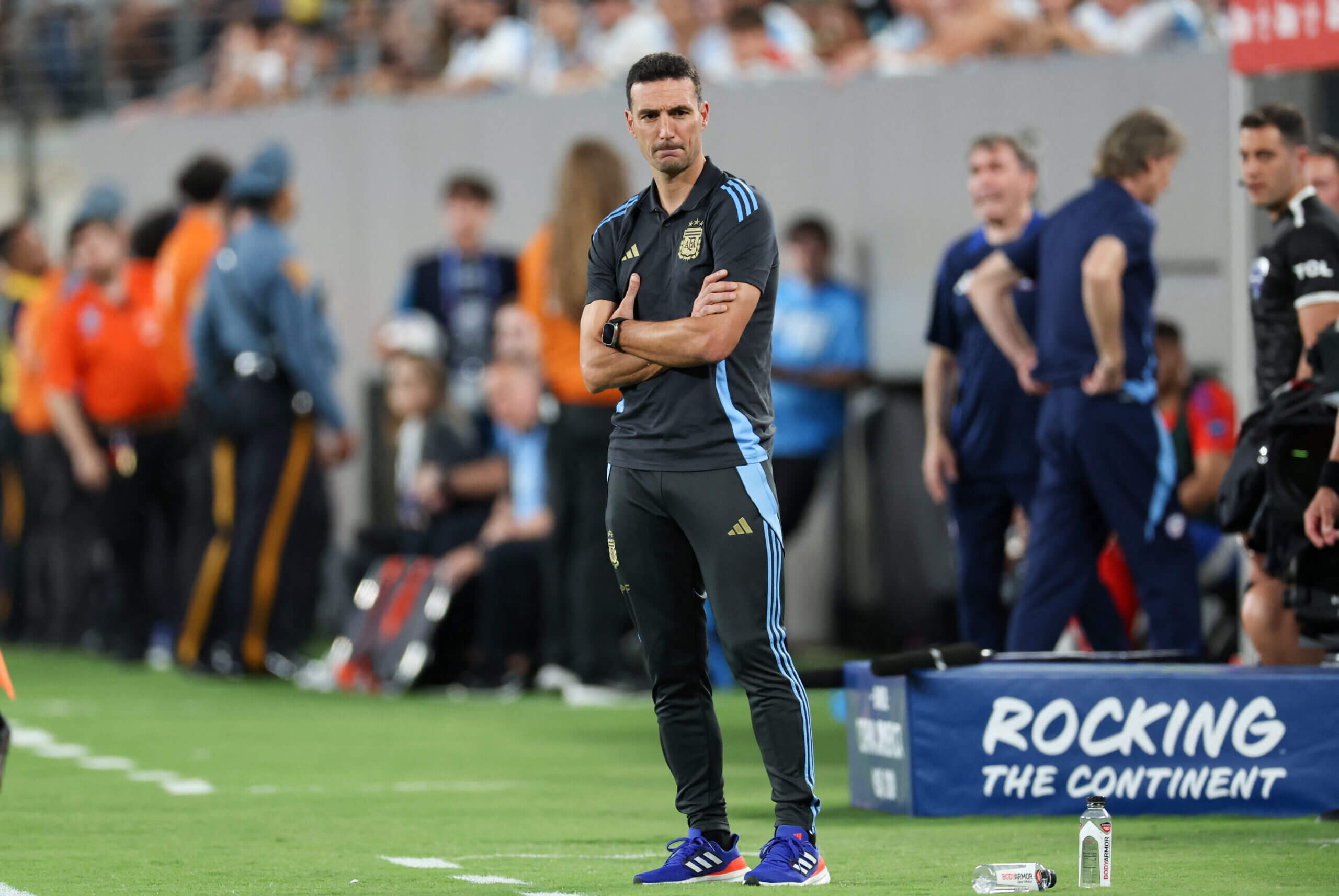 Lionel Scaloni watches on as Argentina play Chile