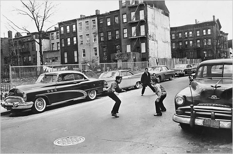 Sterling Place, just west of Seventh Avenue, in 1961. In the background, behind the fence, is a bit of bulldozed earth where the Pillar of Fire Church stood until December 16.