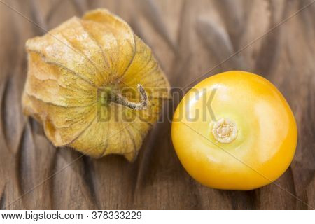 Golden Berry, Tropical Fruit Uchuva. Top View - Physalis Peruviana