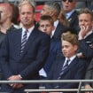 PHOTOS A seulement 10 ans, le prince George a déjà tout d'un futur roi ! Il le prouve aux côtés de son papa William à Wembley