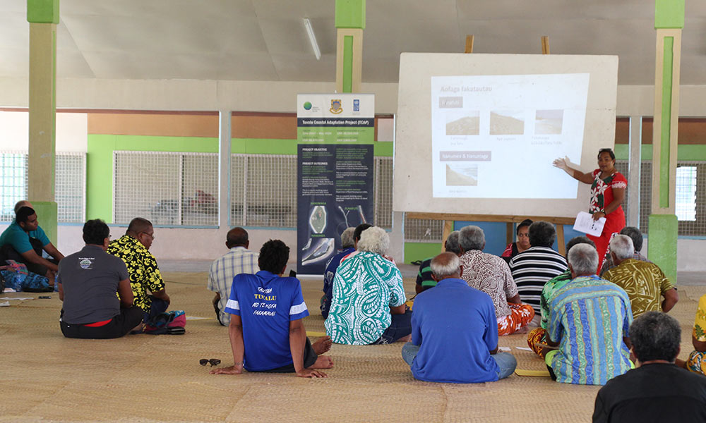 TCAP team members visit Nanumea Island for consultations on the project. Tuvalu, Nov 2017. Photo: UNDP/Jone Feresi