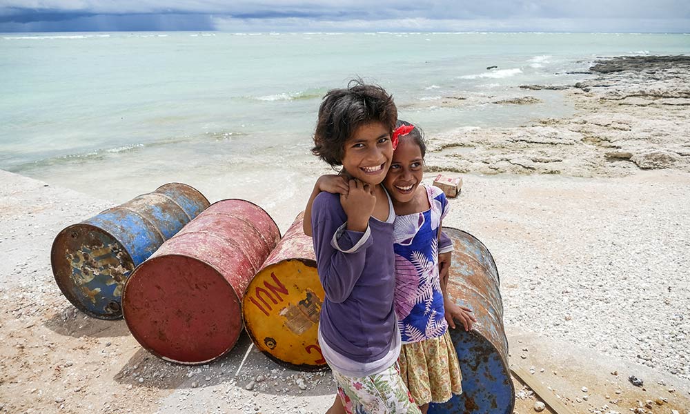 Kids at the port of Nui island. Photo: Silke von Brockhausen/UNDP