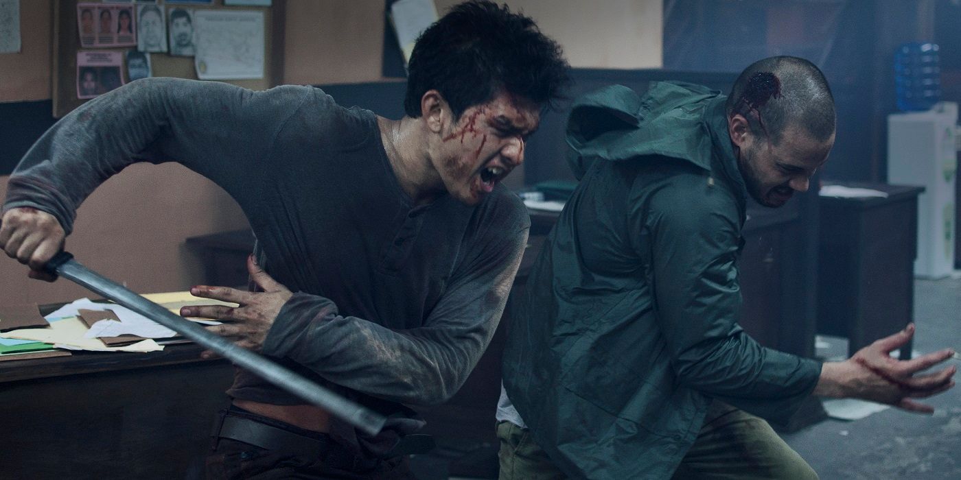 Iko Uwais segurando uma arma e lutando em Headshot