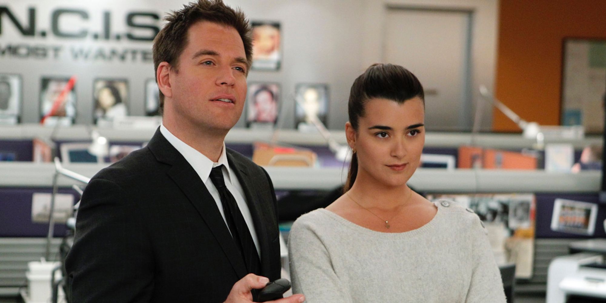 Tony DiNozzo, de Michael Weatherly, e Ziva David, de Cote de Pablo, juntos no bullpen do NCIS