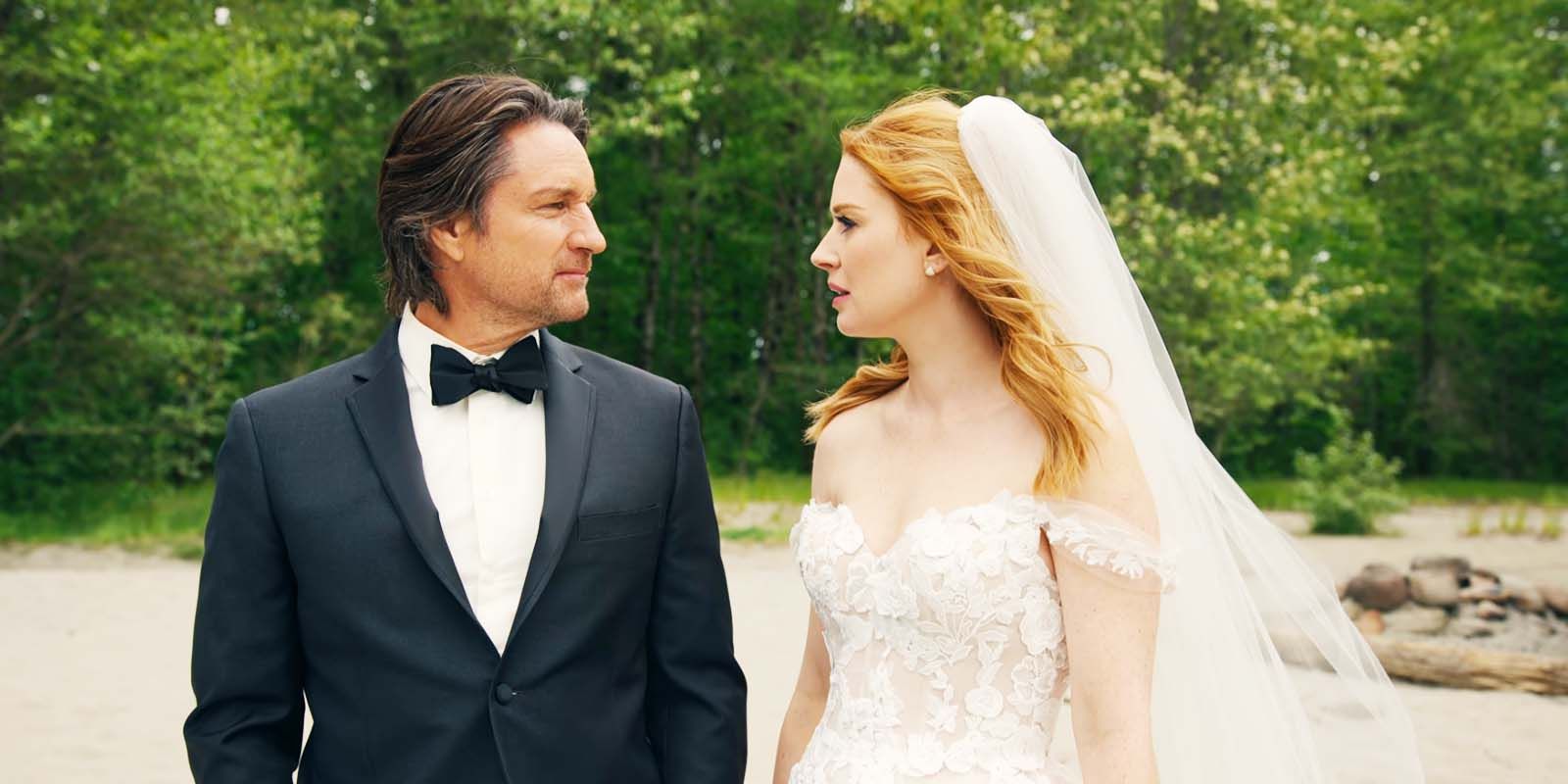 Martin Henderson como Jack e Alexandra Breckenridge como Mel em Virgin River, temporada 6, episódio 10