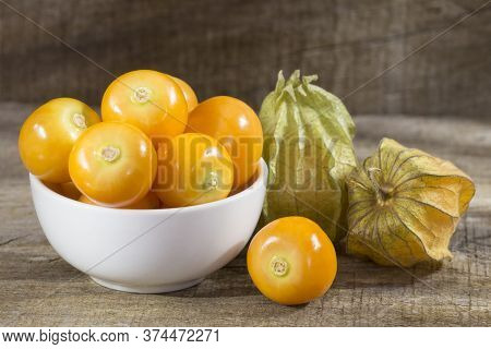 Golden Berry, Uchuva - Physalis Peruviana. Wood Background