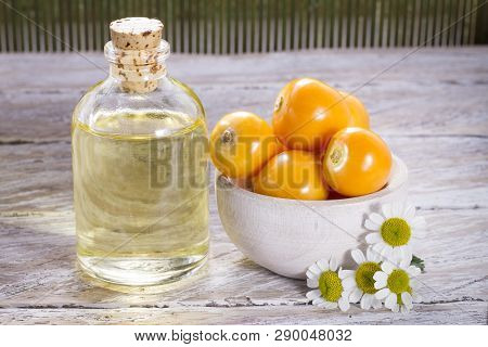 Fruit Of Uchuva, Uvilla, Aguaymanto On The Table - Physalis Peruviana