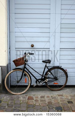 Bicycle with basket, Lille