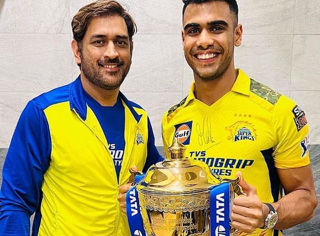 Rajvardhan Hangargekar with the CSK captain MS Dhoni after winning the IPL 2023 title (Image Credits: Rajvardhan Hangargekar&#039;s Instagram)