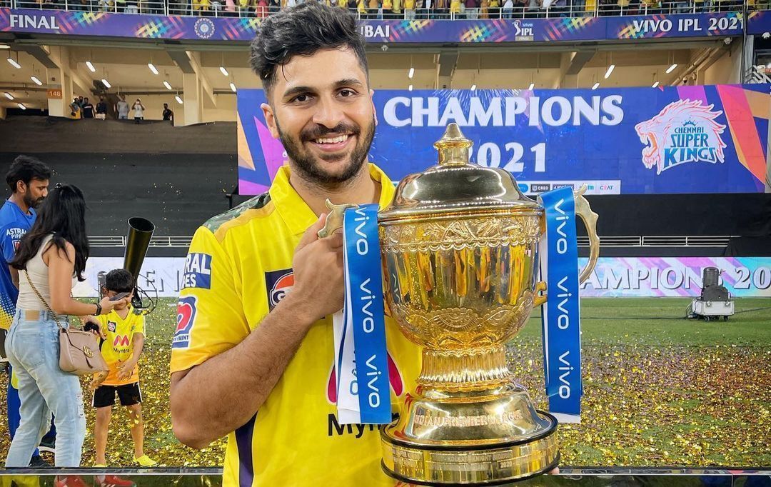 Shardul Thakur with IPL trophy