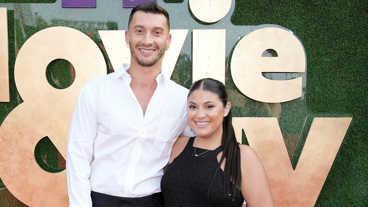 SANTA MONICA, CALIFORNIA: In this image released on June 5, (L-R) Alexei Brovarnik and Loren Brovarnik attend the 2022 MTV Movie & TV Awards: UNSCRIPTED at Barker Hangar in Santa Monica, California and broadcast on June 5, 2022