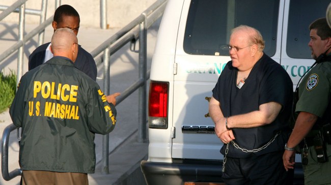 Lou Pearlman arriving in court