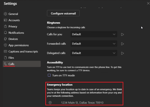 Billede, der viser skærmbilledet4 Indstillinger i Teams med nødplaceringsadressen fremhævet med rødt nederst.