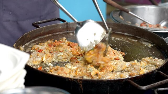 Street Food Stir Fried Mussels Recipe , Oysters fried in egg batter Pan-fried crispy mussel with bean sprout
Crispy Mussel and Beansprout Pancake(Hoi Tod) Thailand Food